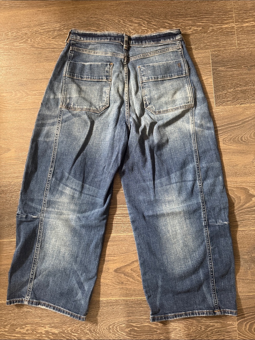 Anthropologie Pilcro Two-Tone Wide Leg Barrel Jeans in Blue - Picture 2 of 5